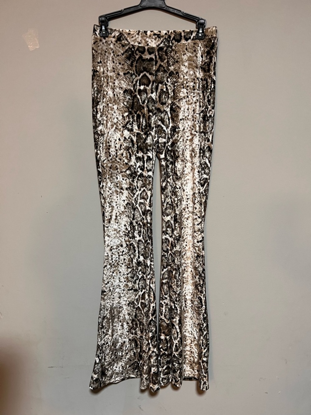 Bear Dance Women’s Size Large Snake Print Soft Flare Pants Stretch Brown Cream